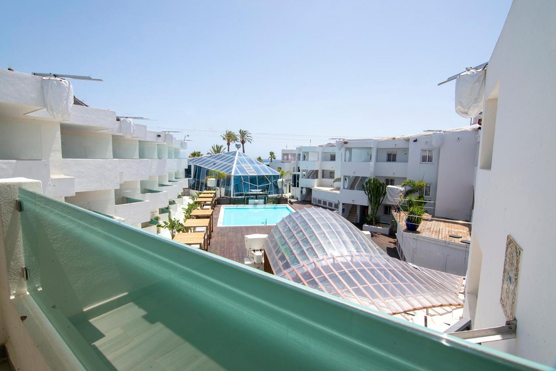 Apartamentos Bora Bora - Adults Only Playa d'en Bossa Luaran gambar