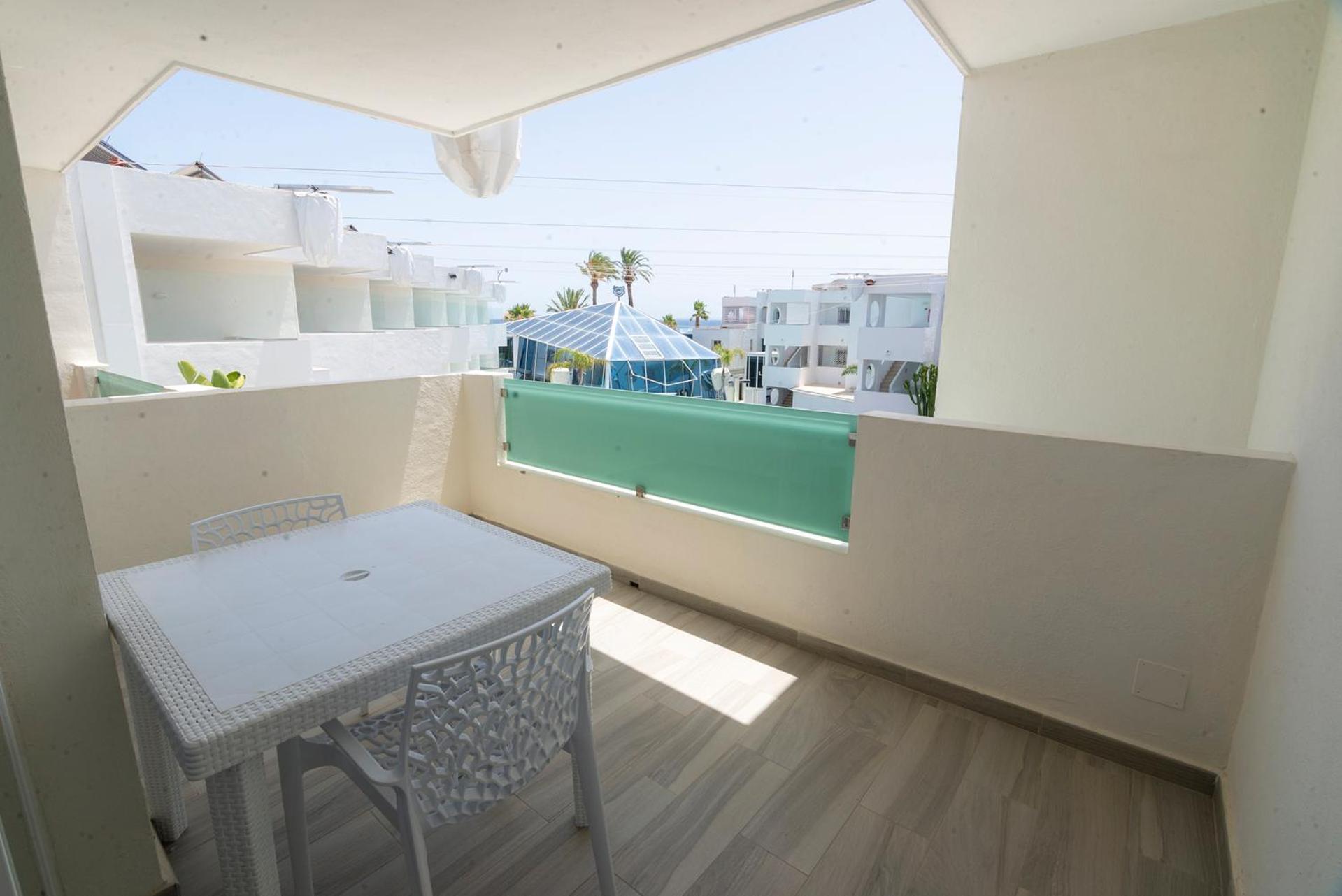 Apartamentos Bora Bora - Adults Only Playa d'en Bossa Luaran gambar