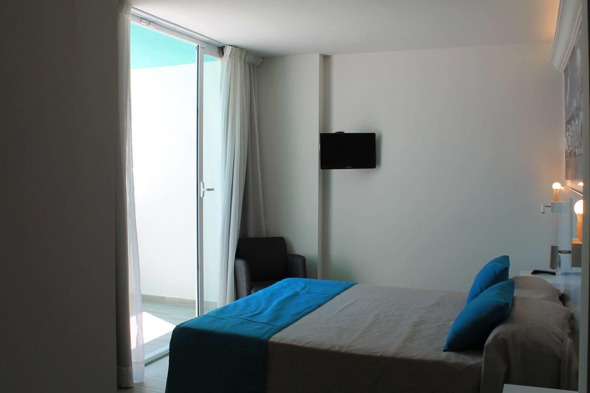 Apartamentos Bora Bora - Adults Only Playa d'en Bossa Luaran gambar